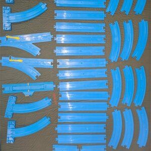 Tomy Thomas the Train Trackmaster Blue Plastic Tracks 40 pc.